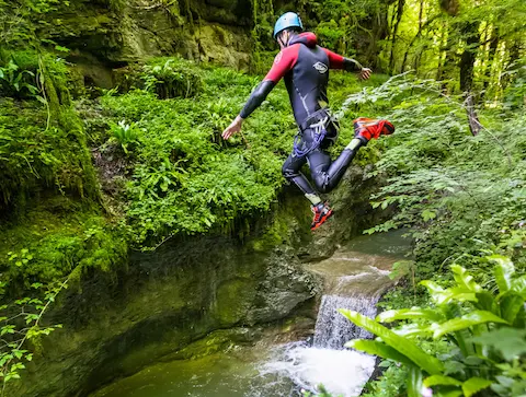 Activités Canyoning, Kayak, packraft, Paddle en famille ou en groupe EVG/EVJF dans le Jura