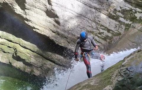Activités Canyoning, Kayak, packraft, Paddle en famille ou en groupe EVG/EVJF dans le Jura