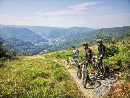 Enduro VTT Gorge de la Bienne (Expert) - Activité Jura - De belles descentes avec un peu plus d'engagement avec des...