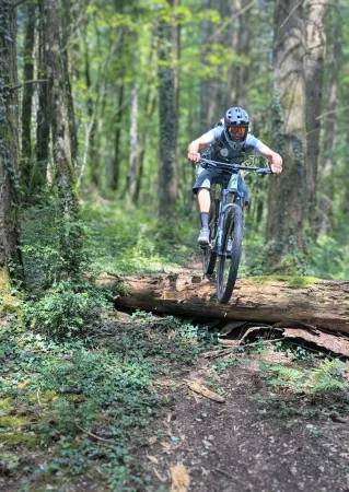 Enduro VTT Gorge du Grosdar (intérmediaire) - Activité Jura - Un des plus beaux trail du Haut Jura avec une variété...