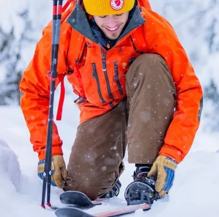 LE SKI-RAQUETTES - Activité Jura - La raquette qui glisse ! Découverte de la montagne, avec une petite glisse...