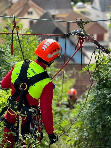Les secouristes - Jeu de rôle  - Activité Jura - Un appel au secours, une chute dans un gouffre, un randonneur...