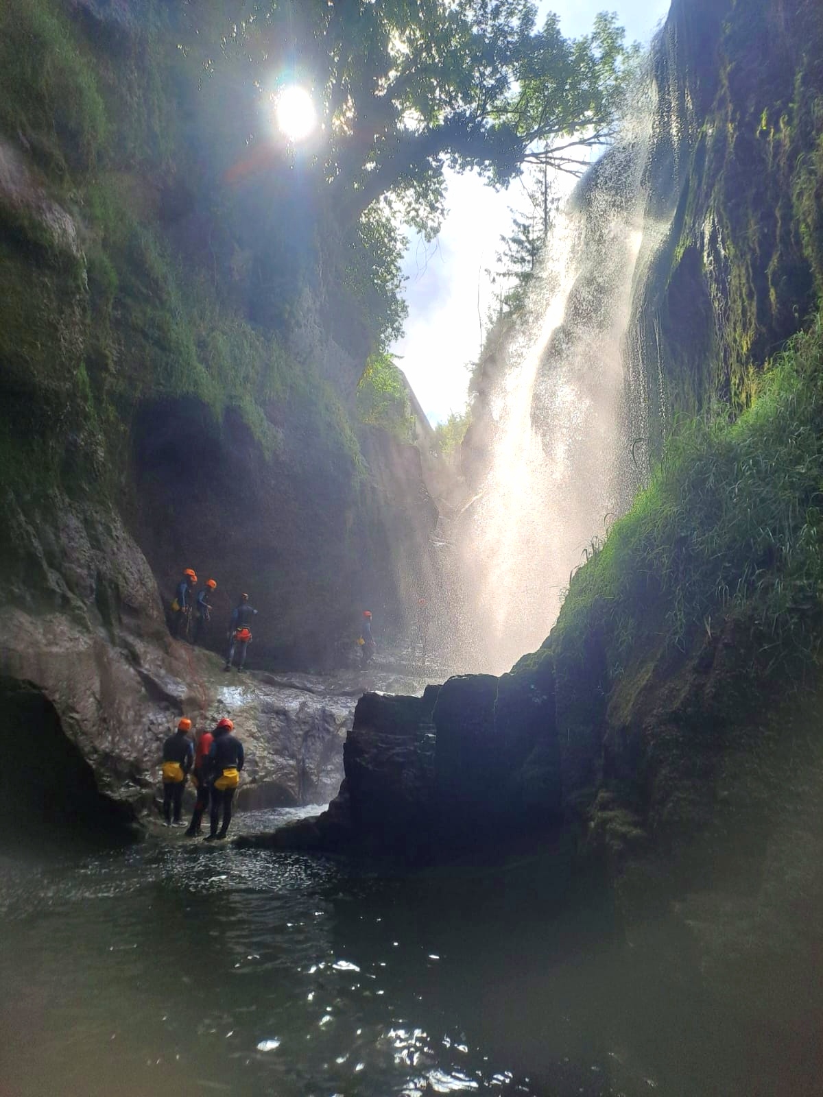 Canyon de la Langouette - Canyoning - eau dans le Jura - canyoning au fond d’une gorge de 50 m de hauteur qui nous...