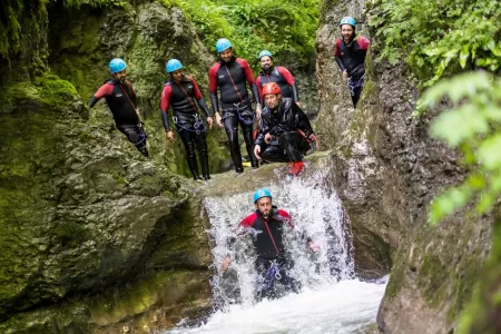 Canyon du Grosdar - Canyoning - Activité Jura - Un canyon ludique dans le Jura alternant des sauts jusqu'à 8...