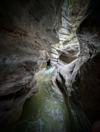 Canyon de Coiserette - Canyoning - Activité Jura - Le canyon de Coiserette dans le Jura est le plus étroit de France...