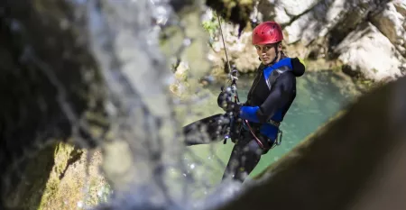 Canyoning journée - Activité Jura - Une belle journée de canyoning dans le Jura ! Prenez le temps de visiter le...