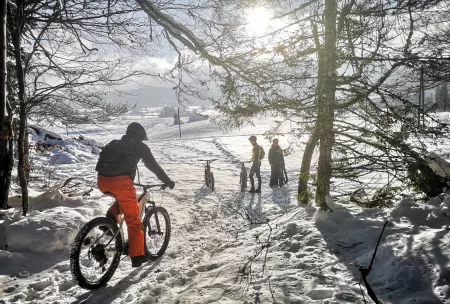 VTT sur neige - Activité Jura - Sortie demi-journée en VAE à gros pneus à travers les beaux alpages et...