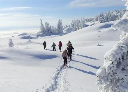Week-end trappeur en raquettes  - Activité Jura - Week-end randonnée en raquettes de 2 jours et 1 nuit en refuge dans...