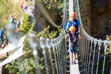 Multi-activités en famille dans le Jura - Activité Jura - Canyoning, via ferrata, VTT, randonnée... et le temps fort...