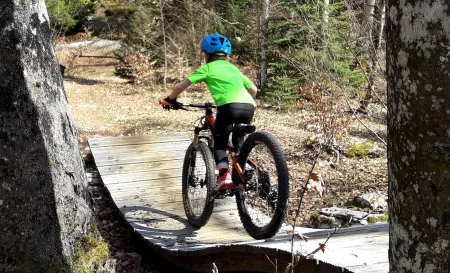 Stage VTT mini rider (7-10 ans) - Activité Jura - Au cours des séances, le mini rider apprendra les rudiments du VTT de...