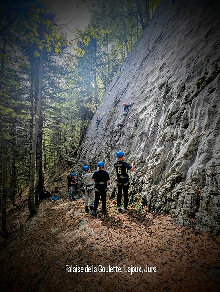 Escalade sur falaise naturelle (école d'escalade) - Activité Jura - Escalade dans le Jura sur une falaise...