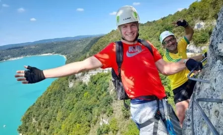 Via Ferrata du Lac de Vouglans - Activité Jura - Via ferrata dans un environnement magnifique du Jura, au-dessus de...