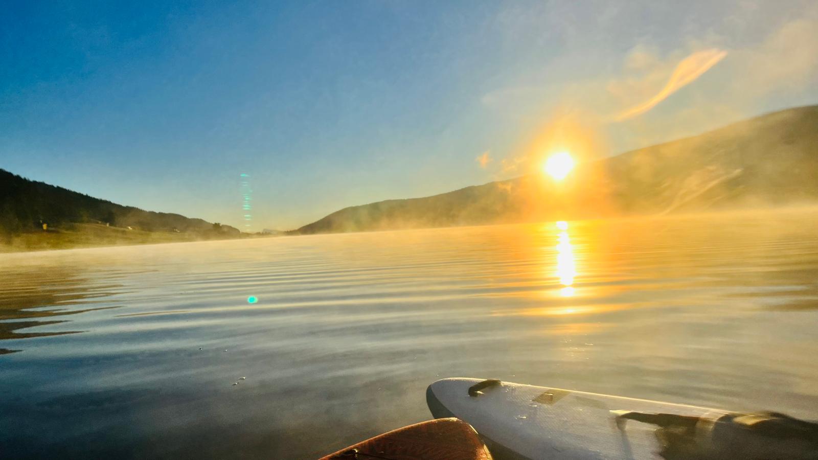  Lever de soleil en PADDLE  - eau dans le Jura - Le Stand Up Paddle est un sport qui consiste à ramer ou pagayer debout...
