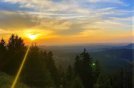 Lever de Soleil - Activité Jura - Quelle joie de commencer la journée par un lever de soleil. N'hésitez...