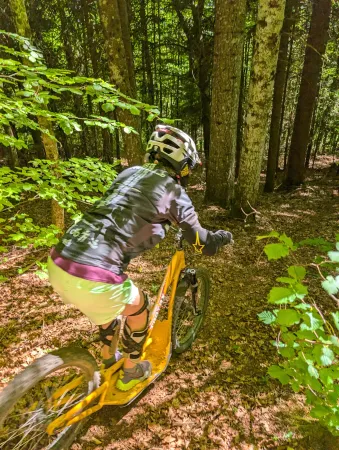 Descente en Trottinette de montagne dans le Jura - Activité Jura - Activité ludique de descente avec une trottinette de...