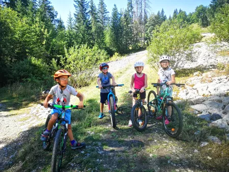 VTT en Famille dans le Jura - Activité Jura - Une balade accessible à toute la famille dans les beaux alpages !!