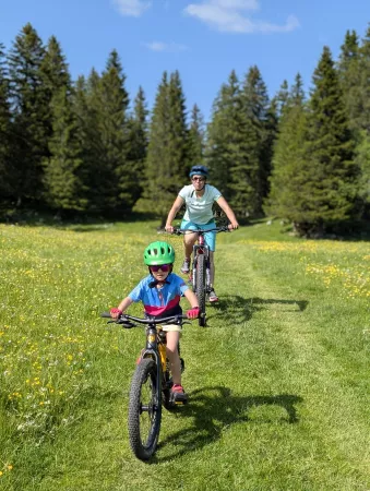 VTT en Famille dans le Jura - Activité Jura - Une balade accessible à toute la famille dans les beaux alpages !!