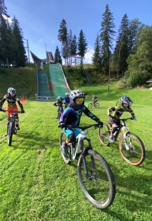 Bike park du Fort des Rousses - Activité Jura - Une belle sortie en VTT pour progresser techniquement sur de magnifiques...
