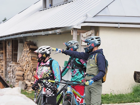 VTT ou VTTAE dans le Jura en hiver - Activité Jura - De belles vues sur la mer de nuage et le Mont blanc ou la...