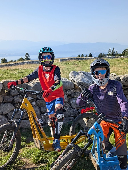Trottinette de descente en hiver - Activité Jura - 2 heures de descente avec une trottinette de montagne. 900m de...