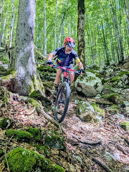 Crêtes des 3 Commères en VTT ou VAE - Activité Jura - Une randonnée sportive et technique le long d'une crête...