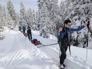 Week-end bivouac dans le Jura Suisse en ski pulka - Séjours et stages dans le Jura - Un week-end d’immersion au sein...