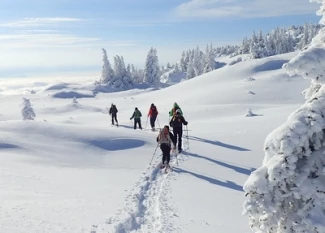 Week-end trappeur en raquettes  - Séjours et stages dans le Jura - Week-end randonnée en raquettes de 2 jours et 1 nuit...