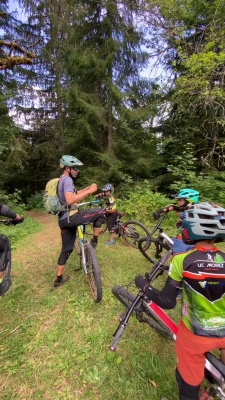 Stage junior rider (11-14 ans) - Séjours et stages dans le Jura - Un stage pour les ados pour apprendre les bases du VTT...