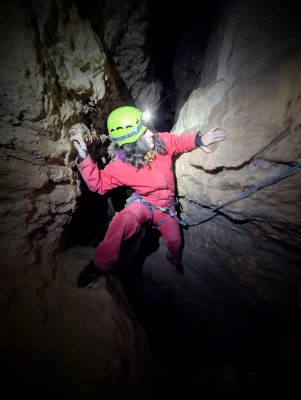 Spéléologie grotte de Balerne intermédiaire - Rocher dans le Jura - Une magnifique grotte avec un rappel de 13 mètres...