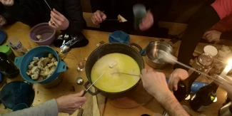 Groupe: journée fondue en refuge sur neige ou hors neige - Séminaires dans le Jura - Une belle journée de découverte...