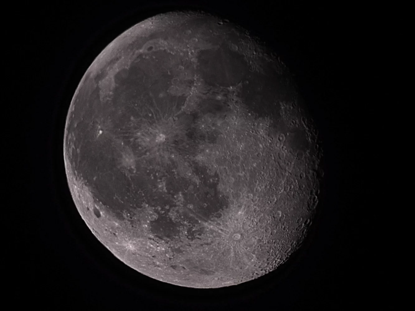 La Lune nous acconpagne sur certaines sorties nocturnes et son éclat limite les observations.