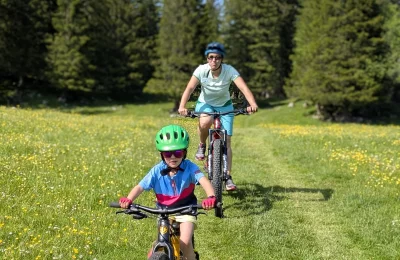VTT en Famille dans le Jura - Activité Jura - Une balade accessible à toute la famille dans les beaux alpages !!