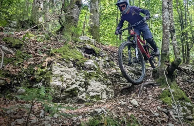 Enduro VTT de la Frontière (Intermédiaire) - Activité Jura - Singles tracks techniques avec racines, marche (max...