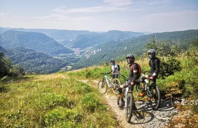 Enduro VTT Gorge de la Bienne (Expert) - Activité Jura - De belles descentes avec un peu plus d'engagement avec des...