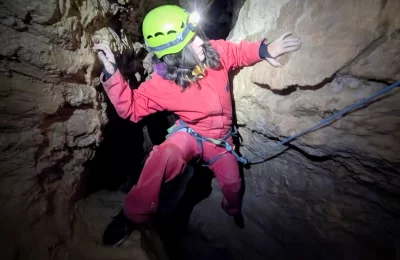 Spéléologie grotte de Balerne intermédiaire - Activité Jura - Une magnifique grotte avec un rappel de 13 mètres...