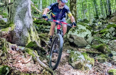 Crêtes des 3 Commères en VTT ou VAE - Activité Jura - Une randonnée sportive et technique le long d'une crête...